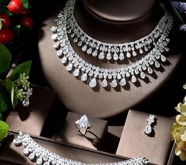 راهنمای خرید جواهرات عروسی: نکات کلیدی برای عروس و دامادها در انتخاب جواهرات