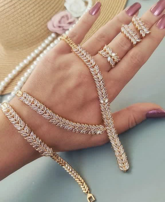 راهنمای خرید جواهرات عروسی: نکات کلیدی برای عروس و دامادها در انتخاب جواهرات