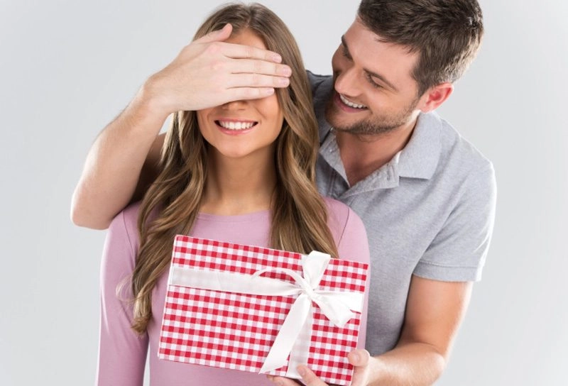 انتخاب جواهرات مناسب برای روز تولد و سالگرد